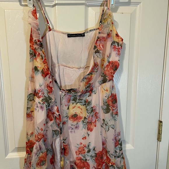 Abercrombie & Fitch Dresses & Skirts - Abercrombie & Fitch Pink Floral Dress